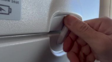  Kapalı el açma ve kapama sehpası.