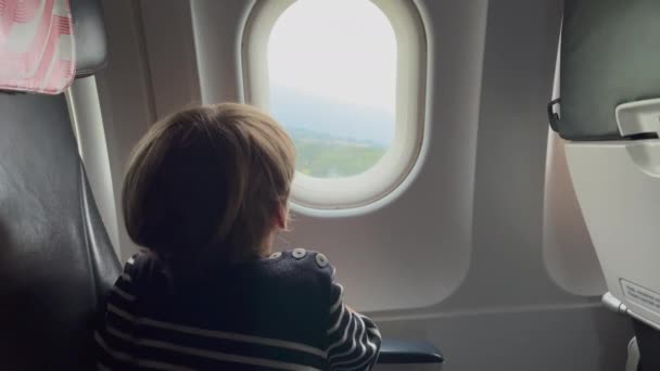 Child Looking Airplane Window Take Flight Flying Departure — Stok video