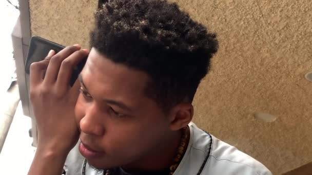 Young Man Talking Phone Street Black African Person Sends Voice — Stok video