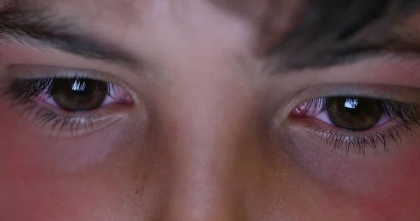 Mladý Chlapec Oči Makro Detailní Záběr Očí Dětské Oko Zírá — Stock fotografie