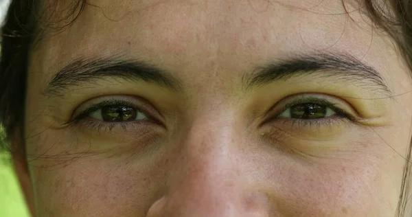 Ženský Oči Hledí Kamery Makro Detail Ženské Oko Detail Zírá — Stock fotografie