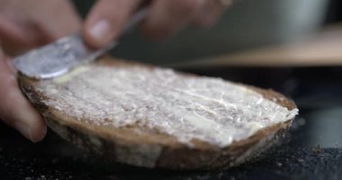 Sabah Tereyağı Dansı Ekmek Ekmeğinde Yavaş Çekimde
