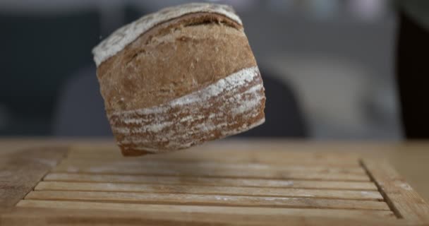 ラスティックタンブル 小麦粉とパン粉のスローモーションの落下 — ストック動画