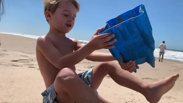 Crianças Praia Brincando Com Areia Irmãozinho Irmã Juntos Praia — Fotografia de Stock