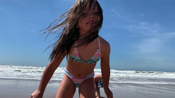 Crianças Felizes Praia Jogando — Fotografia de Stock