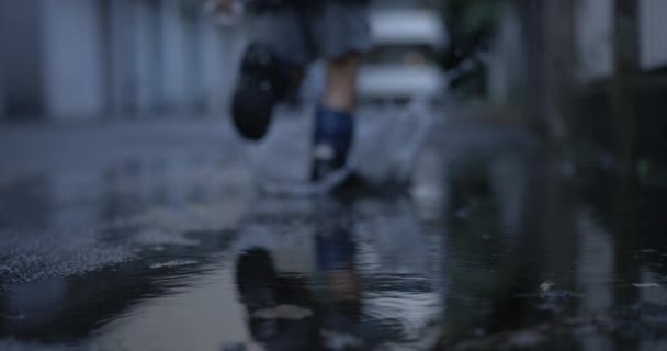 Rain Puddles Street Child Running Background Defocused Speed Ramp Filmed — Stock Video