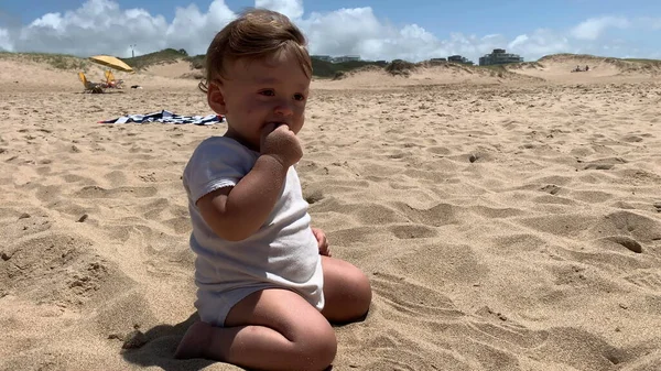 Słodkie Dziecko Niemowlę Plaży — Zdjęcie stockowe