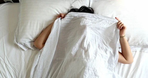 Funny Young Woman Playing Hide Seek Peekaboo Blanket Bed —  Fotos de Stock