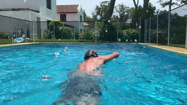 Senior Man Swimming Pool — 图库照片
