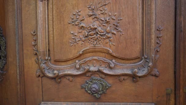 Utsmyckning Detalj Traditionella Antika Trädörr Blomsterdekoration Hantverksmaterial — Stockvideo