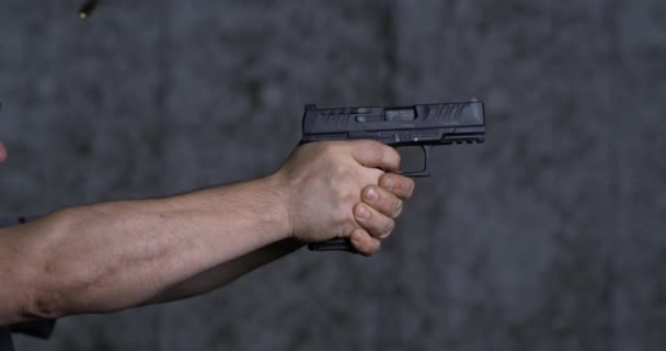 800 Fps 슬로우 모션에서 자세한 범위에서 Stoeger Str 9Mm 권총의 — 비디오