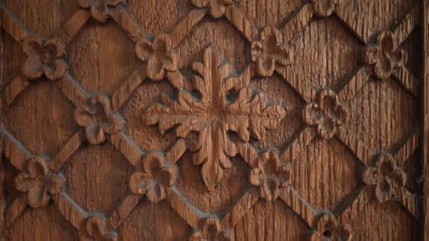 伝統的な古代のドアの装飾的な木のパターン — ストック動画