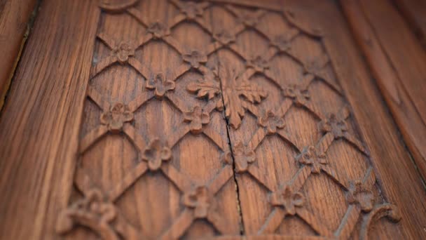 Detailní Dřevěné Ozdoby Tradičních Starožitných Dveřích Dekorativní Dřevěné Vzory Gracing — Stock video
