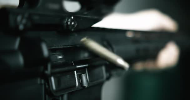 Ultra Langsame 800Fps Detail Der Kugel Aus Dem Sturmgewehr Mehrere — Stockvideo