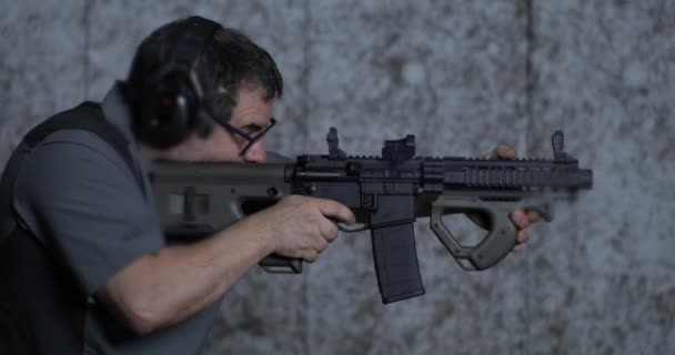 Firing Cqr Rifle Super Slow Motion 800 Fps Shooting Range — Stock Video