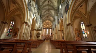 Fribourg, İsviçre Meydanı Mart 2022 - Kutsal Parıltı, Aziz Nicholas Katedrali İçi, Katolik saygısı