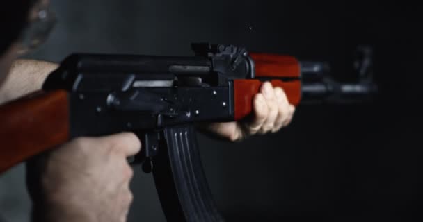 Strzelanie Karabinu Uchwycony Ultra Slow Motion 800Fps Strzelec Celowanie Wykorzystanie — Wideo stockowe