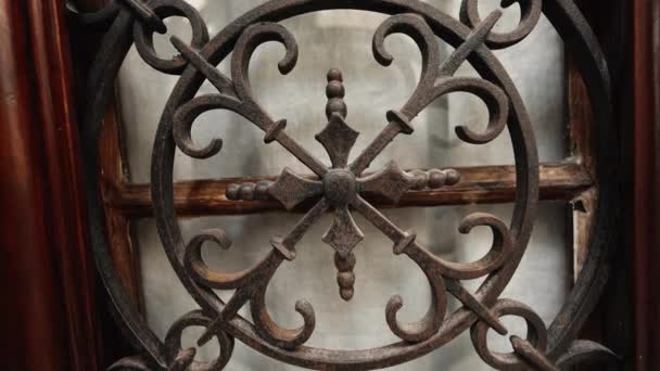 Portão Ferro Metálico Católico Tradicional Para Proteger Janela — Vídeo de Stock