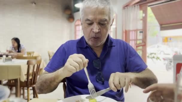 Lunching Amidst City Buzz Graying Man Savors Meal Bright Daytime — Stock Video
