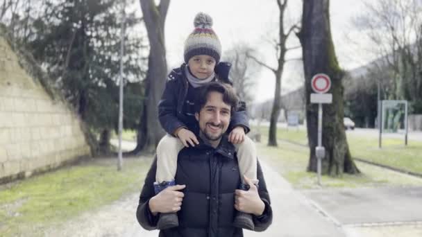 Family Playtime Father Son Enjoy Playful Walk Shoulder Ride Delighting — Stok Video