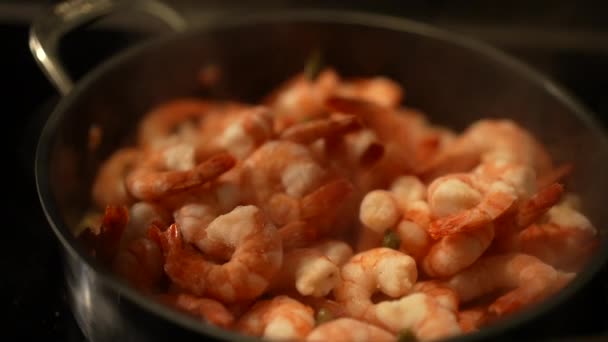Gotowanie Krewetki Patelni Przygotowanie Owoców Morza Zdrowego Odżywiania Para Dymna — Wideo stockowe