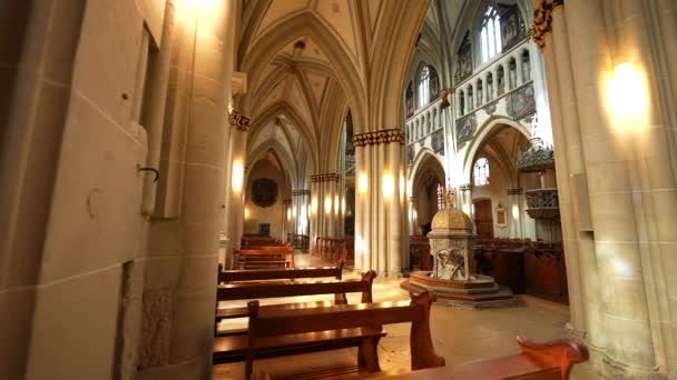 Friburgo Suíça Por Volta Março 2022 Sagrado Brilho Interior Catedral — Vídeo de Stock