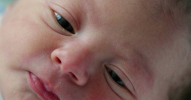 Doğumdan sonra bebek yüzlü yakın plan