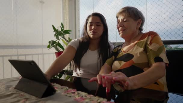 Authentic Family Diversity Happy Asian Granddaughter Assisting Caucasian Grandmother Tablet — Vídeos de Stock