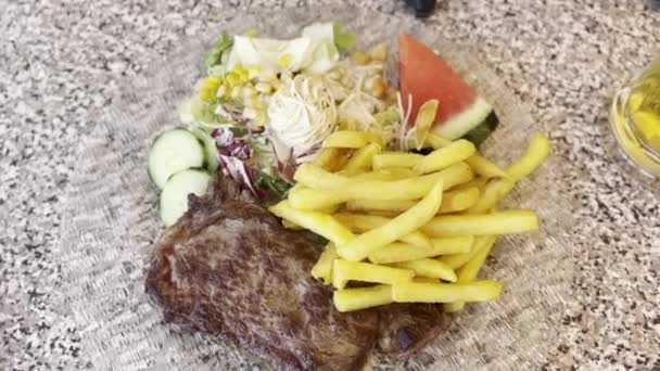 Overhead Shot Healthy Δελεαστικό Και Δροσιστικό Γεύμα Μπριζόλα Ρεβίθια Μαγιονέζα — Αρχείο Βίντεο