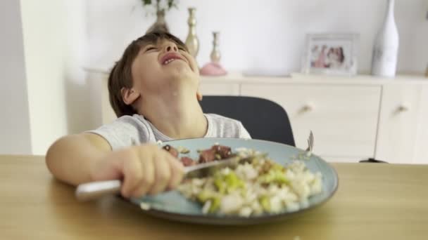 Növekvő Gyermekkori Fájdalmak Boy Discomfort New Tooth Emerges Küzd Étkezési — Stock videók