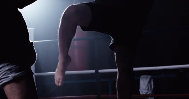Fighter Ben Slående Motståndare Slow Motion Inuti Boxningsringen Vid 800 — Stockvideo