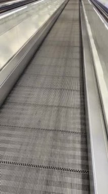 Otomatik Rampa Havalimanı veya Tren İstasyonu Ayrılış Alanında