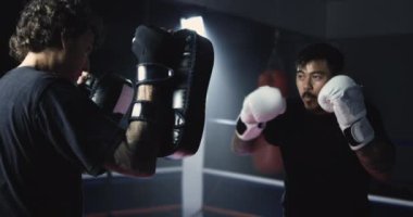 Hassas Grevler - Süper Yavaş Çekim Muay Thai Boksör Eğitimi Mitt Holder ile, hız rampası 800 fps