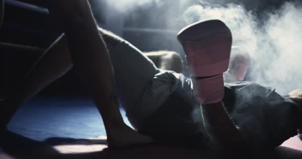 Momento Dramático Ring Caída Cámara Lenta Luchador Dominado Por Derribo — Vídeos de Stock