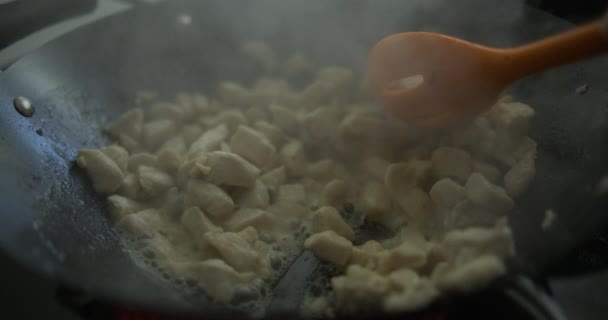 Приготування Шматочків Яса Всередині Сковороди Надзвичайно Повільному Русі Швидкості 800 — стокове відео