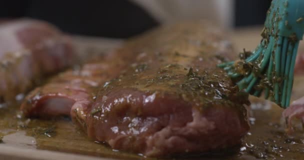 Vista Detalhada Revestimento Molho Carne Churrasco Pronta Para Grelhar Close — Vídeo de Stock