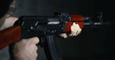 AK-47 Tüfek Atışı Ultra Yavaş Hareket 800fps, Nişancı Hedefleme ve Kullanım Hızı Tekniği