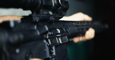 Saldırı Tüfeğinden Yüksek Hızlı Mermi Salımı, 800fps Süper Yavaş Çekim Ayrıntılı