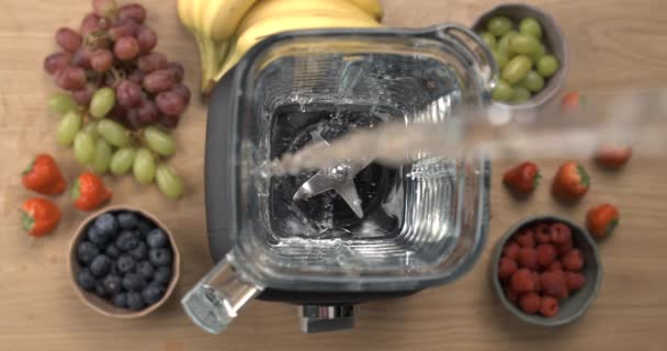 Blender Dökülüyor Smoothie Hazırlığının Ilk Adımları 800 Fps Hızla Süper — Stok video