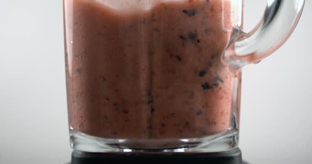 慢动作搅拌脱毒水果搅拌机内的滑硫制剂 — 图库视频影像