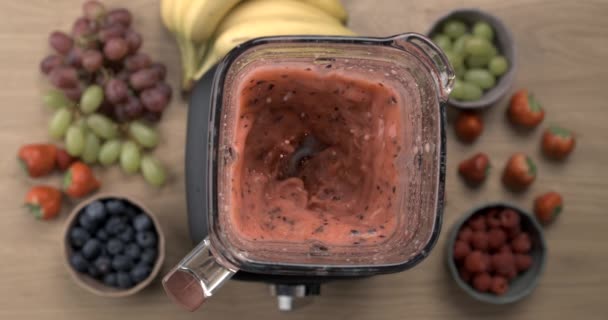 Preparare Frullato Mescolando Frutta Frullatore Catturati Con Fotocamera Alta Velocità — Video Stock