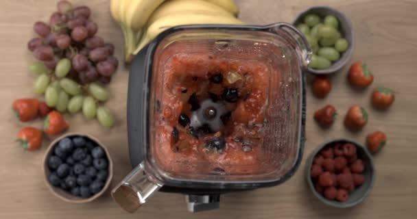Super Slow Motion Blending Φρούτα Blender Top View Berry Και — Αρχείο Βίντεο