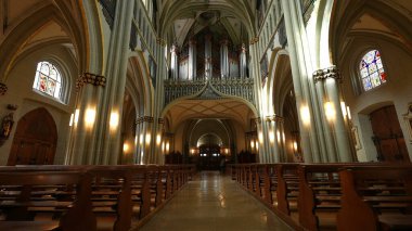 Fribourg, İsviçre Meydanı Mart 2022 - Saint Nicolas Katedrali Fribourg
