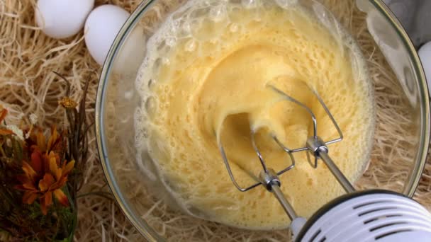 Tarla Temalı Omlet Saman Bitki Arkaplandaki Yumurta Çırpma 1000 Fps — Stok video