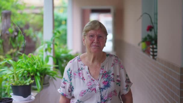 Elderly Woman Standing Home Casual South American Residence Backyard Senior — Stock Video