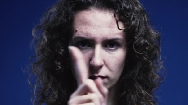 Kobieta Machająca Palcem Mówiąc Nie Językiem Ciała Kobieta Wieku Lat — Wideo stockowe