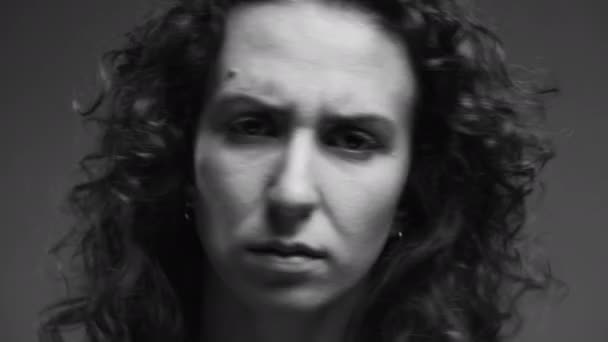 Mujer Sacudiendo Cabeza Rechazo Negativo Lenguaje Corporal Gesto Diciendo Intenso — Vídeo de stock