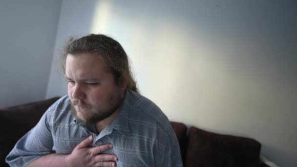 Jeune Homme Surpoids Ayant Des Problèmes Cardiaques Gros Mâle Souffrant — Video