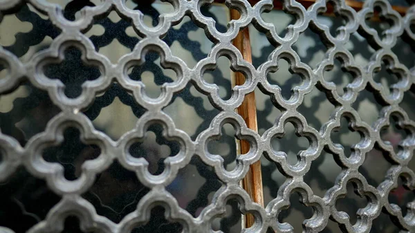 Traditional metal patterns in metal gate demarcating property and to protect window