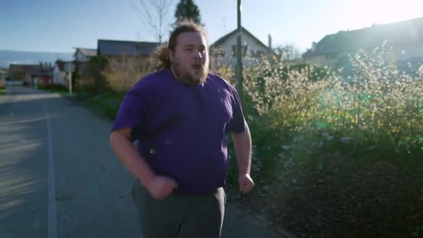 Tombul Bir Genç Adam Dışarıda Koşuyor Kilolu Bir Insan Tekrar — Stok video